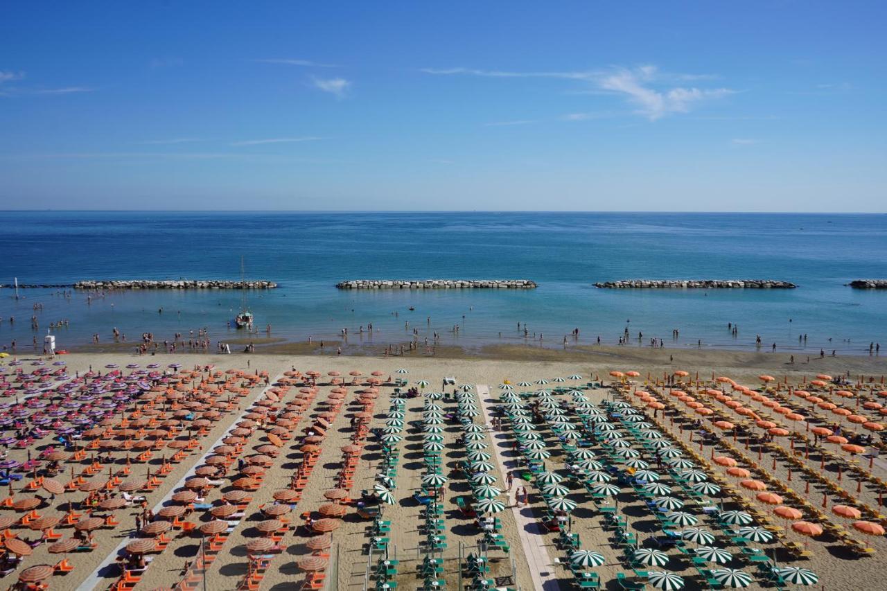 Giovanna Regina Hotel Gabicce Mare Exterior photo